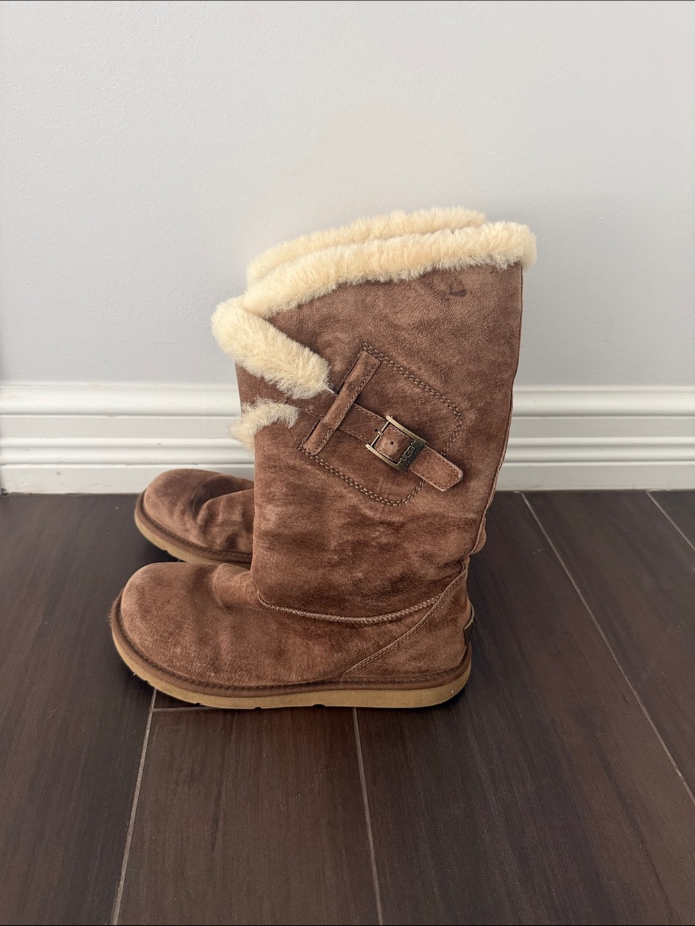 UGG Messenger 5358 shearling-lined boots